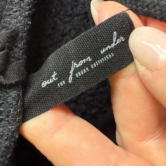 Urban Outfitters Black Cropped Sweatshirt - Picture 8 of 10